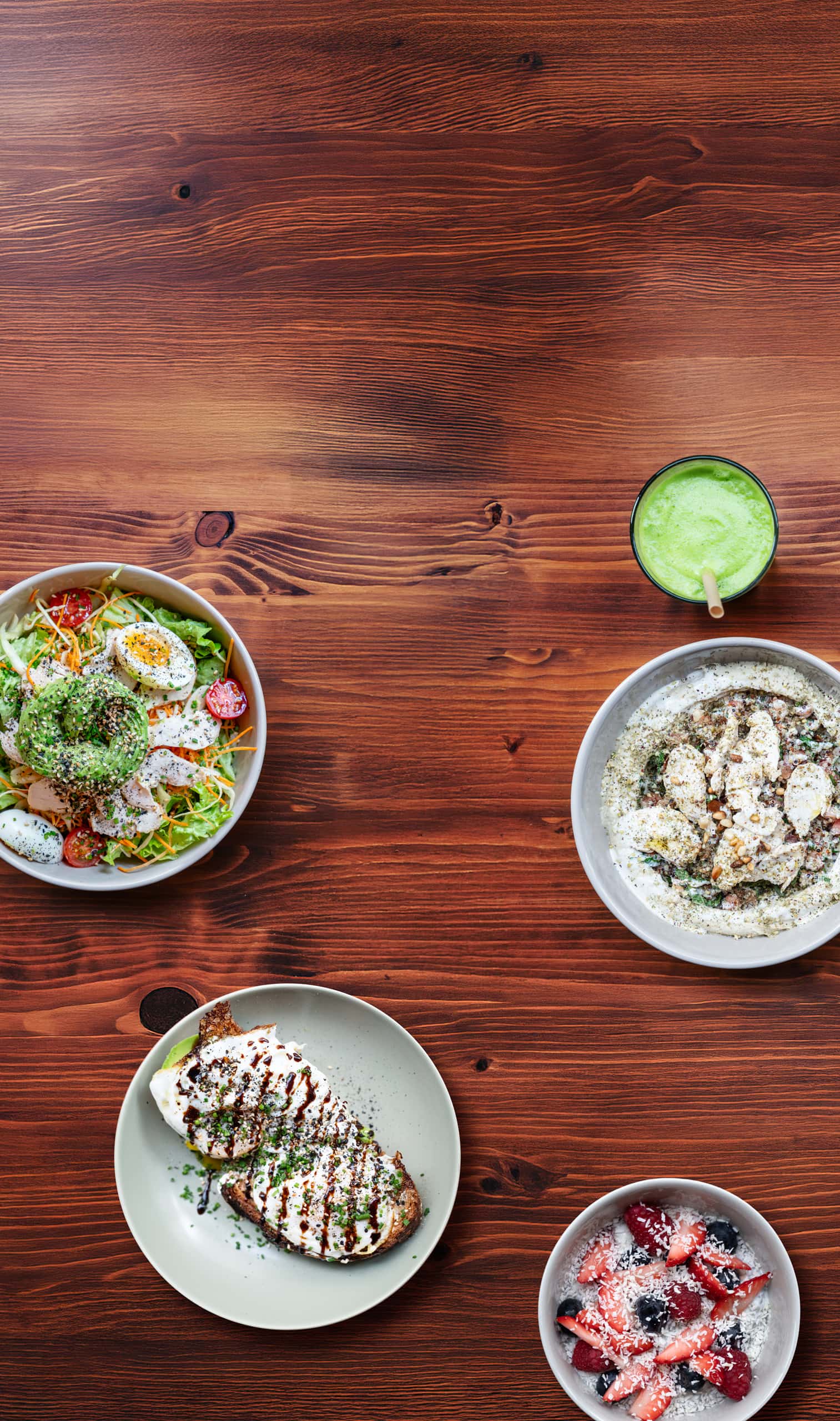 Salades, Houmous bowls, Avocado toast, Jus de fruits et légumes frais
